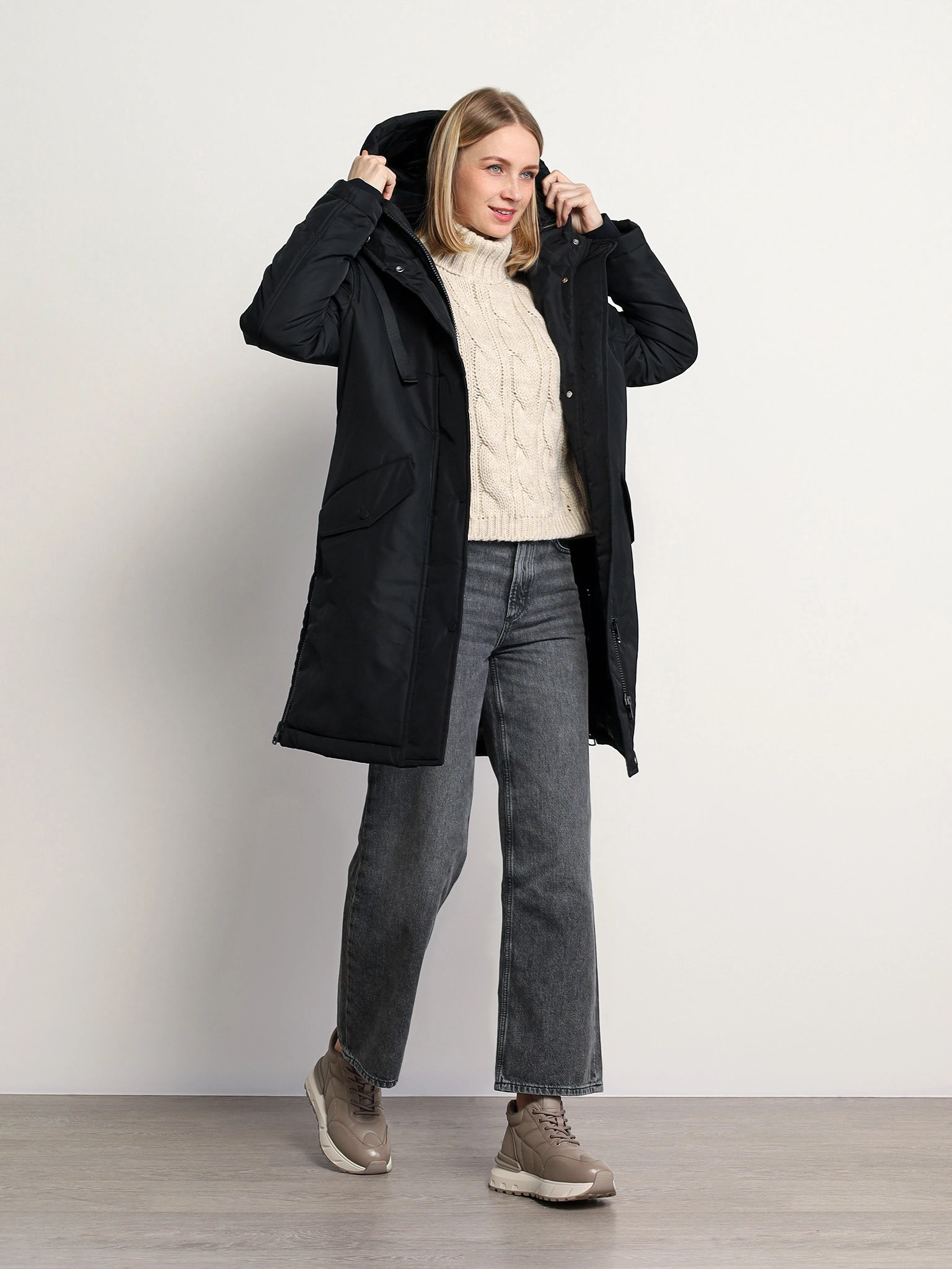 Куртка утепленная черного цвета